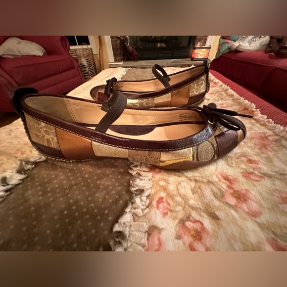 COACH Signature Jenilee: Bronze Gold Logo Patchwork Ballet Flats Shoes 7.5M - Picture 3 of 7